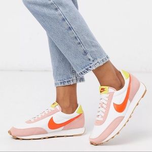 Nike Daybreak in coral size 5.5